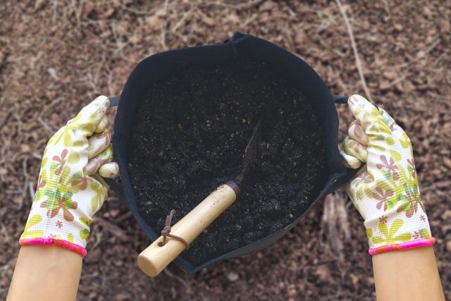 不織布プランターの土入れのコツ